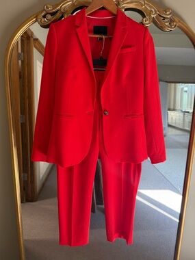 LIKE NEW Banana Republic Women's Tailored Blazer(size2) and Pants(size4) Suit